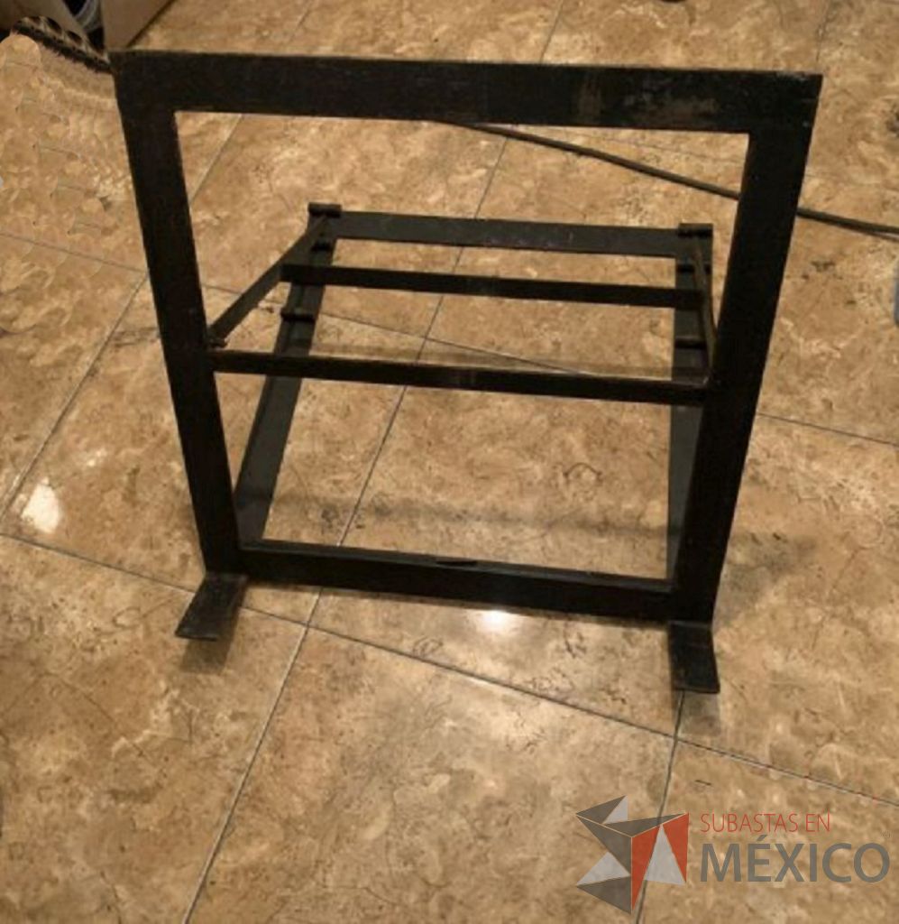 Lote 023 - 3 Bases para mostrar pantalla en piso, inclinables de estructura metálica - Imagen 2