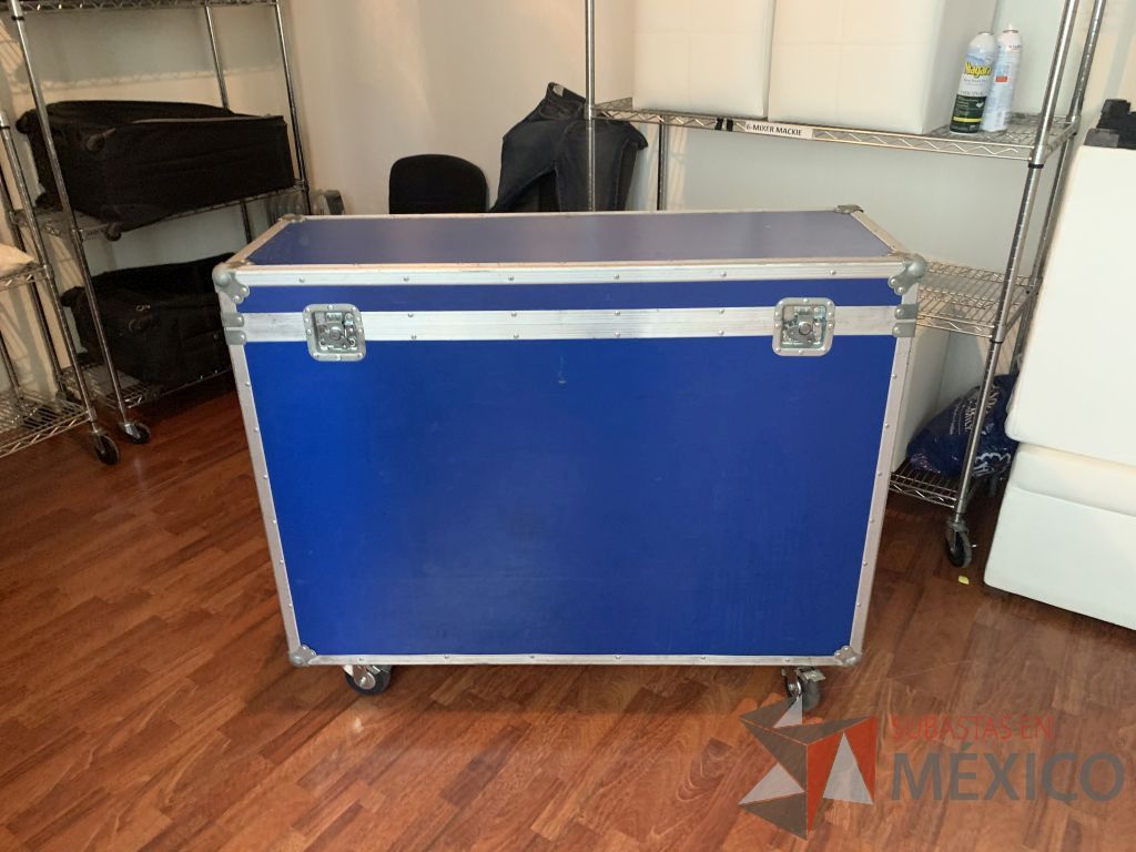 Lote 004 – Case profesional para protección pantallas, con manijas, chapas y ruedas 120x40x87 cm - Imagen 3