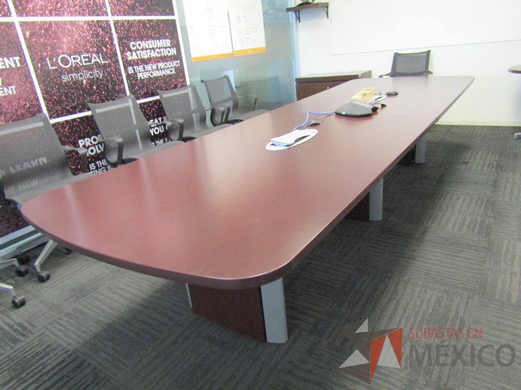 Lote 017 - Mesa de sala de juntas para 10 personas con accesorios para conexión. - Imagen 3