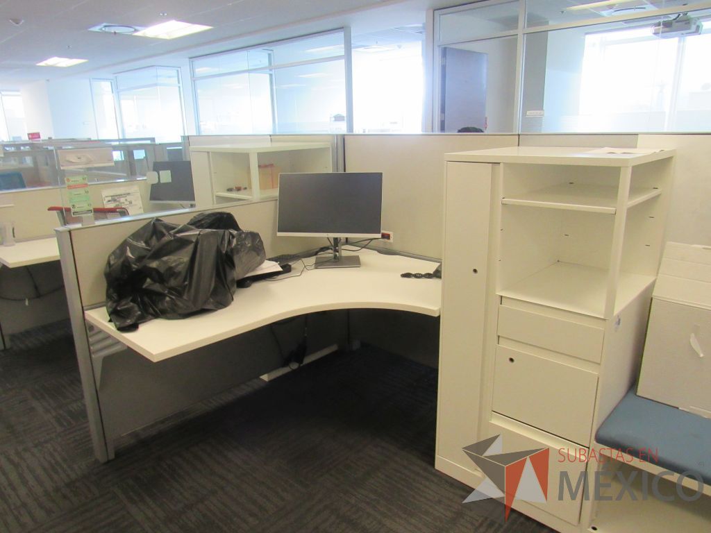 Lote 018 - Estación de trabajo para 5 personas color blanco, 1 credenza de 1 cajón,1 espacio para documentos y cojín de tela color azul - Imagen 7