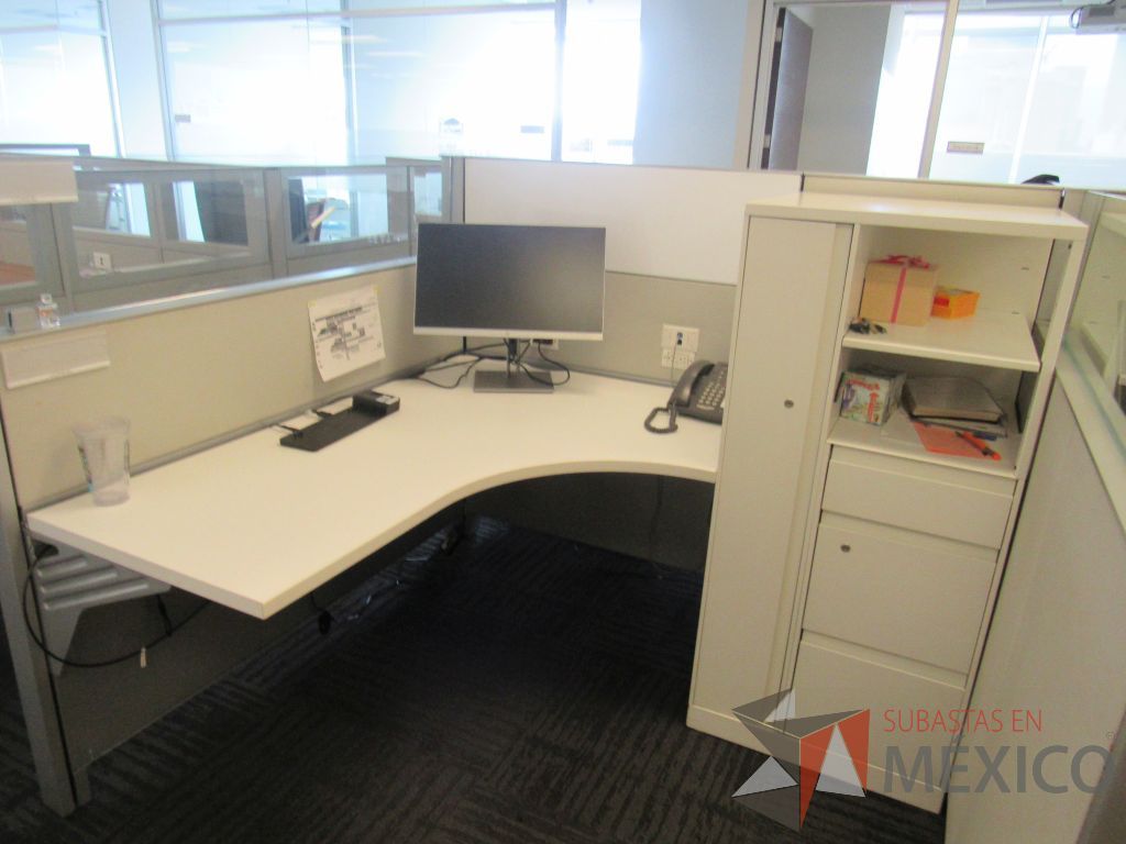 Lote 018 - Estación de trabajo para 5 personas color blanco, 1 credenza de 1 cajón,1 espacio para documentos y cojín de tela color azul - Imagen 8