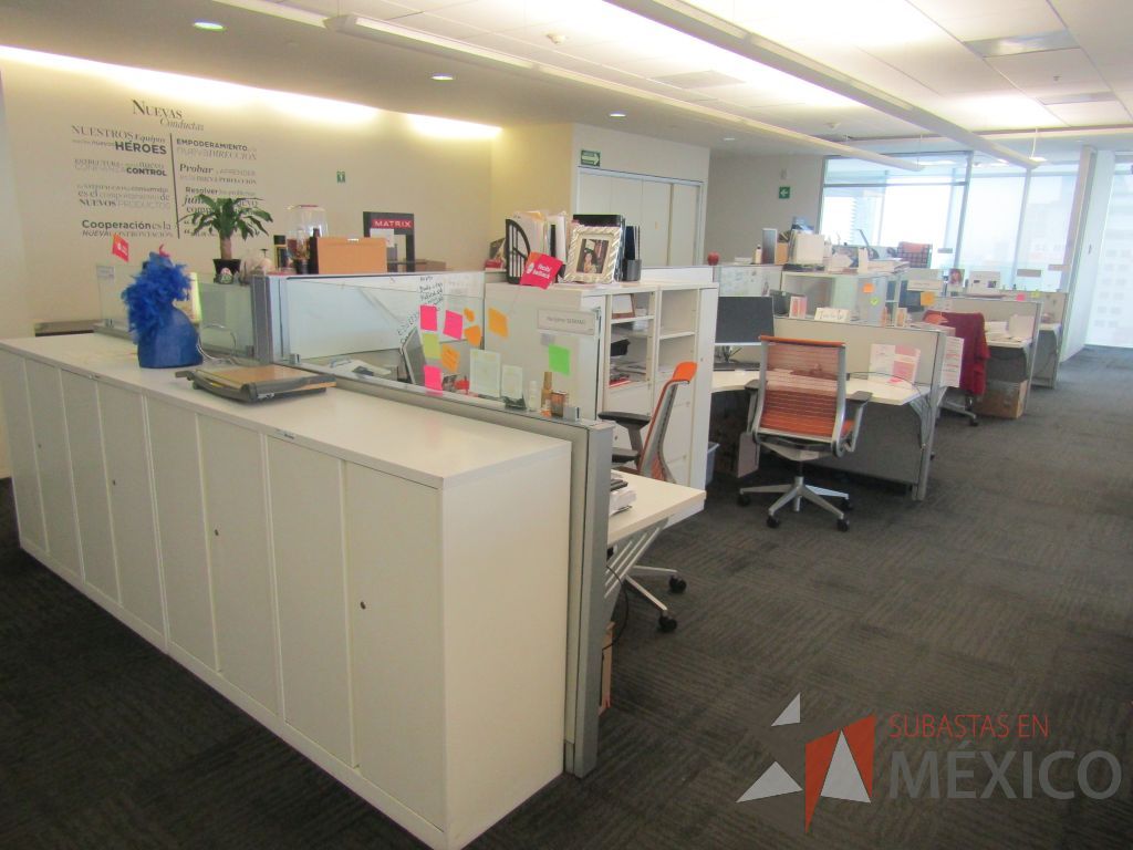 Lote 028 - Estación de trabajo para 9 personas color blanco y 1 credenza de 1 cajón,1 espacio para documentos y cojín de tela color rojo - Imagen 4