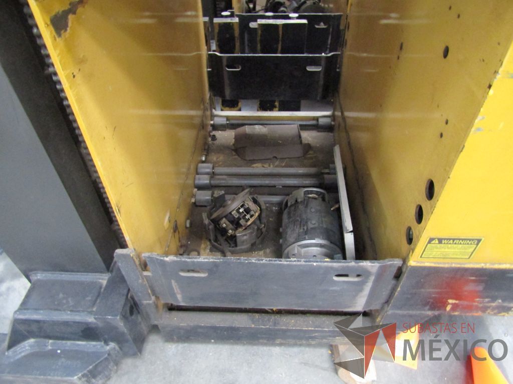 Lote 003- Montacargas Caterpillar NRR45, año 2004, en malas condiciones - Imagen 12