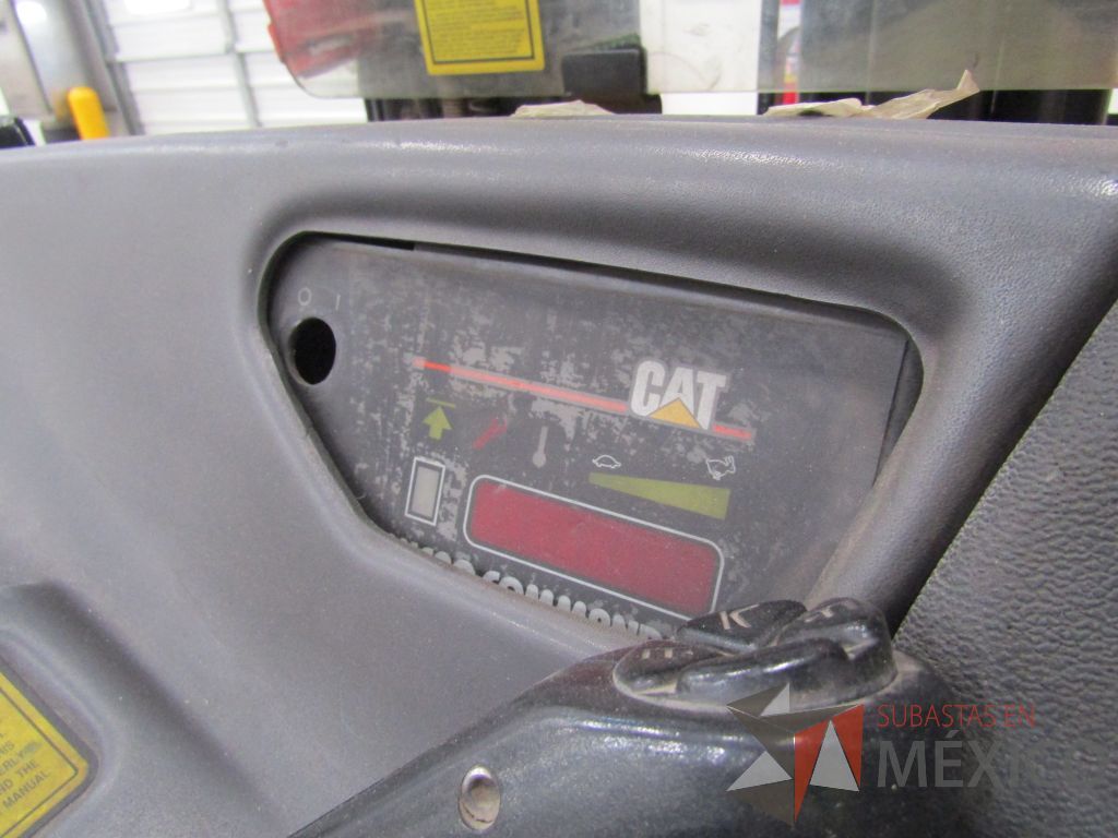 Lote 003- Montacargas Caterpillar NRR45, año 2004, en malas condiciones - Imagen 21