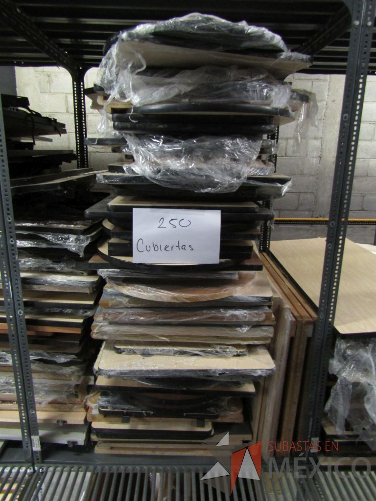 Lote 001 - Más de 600 artículos de, archiveros, botes para basura, ceniceros, loncheras y cubiertas. - Imagen 49