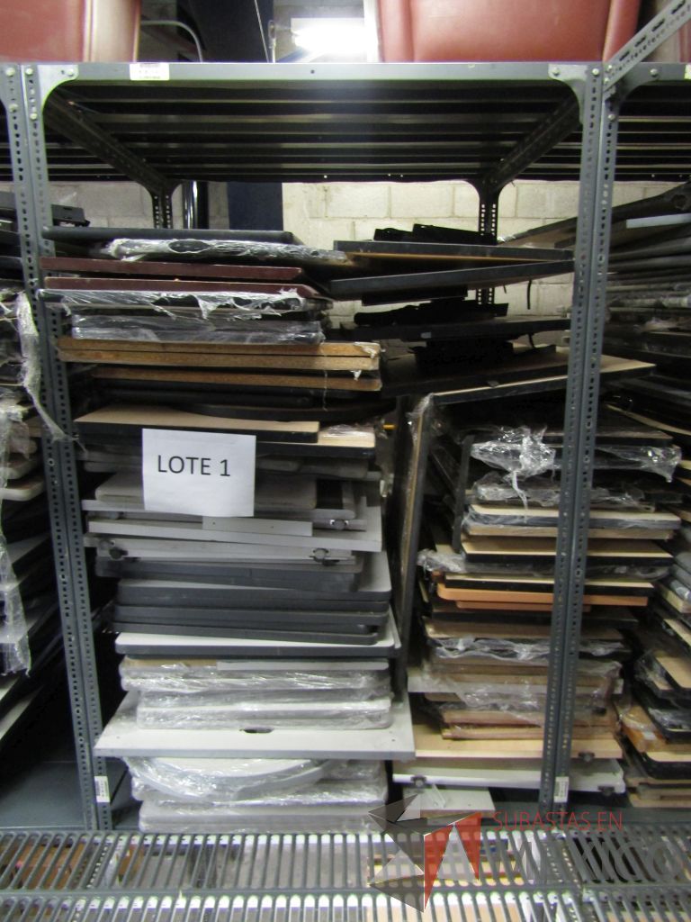 Lote 001 - Más de 600 artículos de, archiveros, botes para basura, ceniceros, loncheras y cubiertas. - Imagen 50