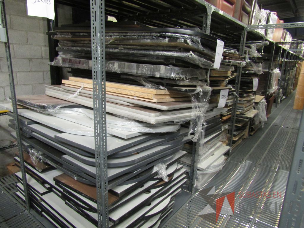 Lote 001 - Más de 600 artículos de, archiveros, botes para basura, ceniceros, loncheras y cubiertas. - Imagen 52