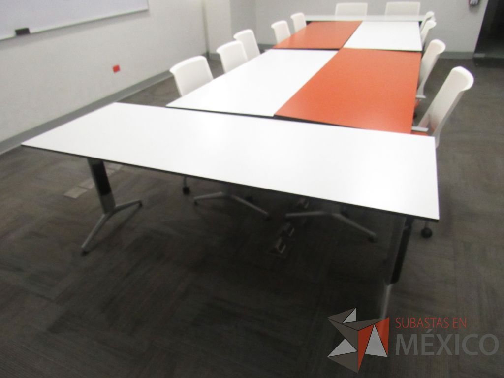 Lote 008 - Mesa de trabajo con base metálica y cubierta color naranja - Imagen 4