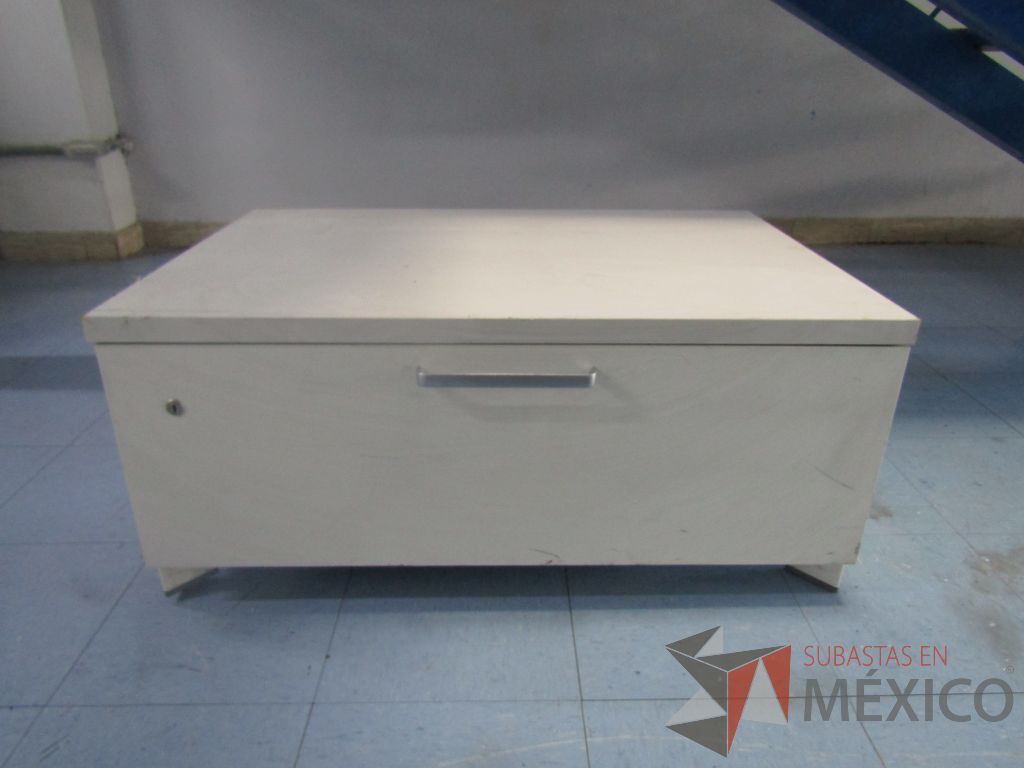 INV 027 - Gabinete metálico de 1 cajón color blanco - Imagen 2