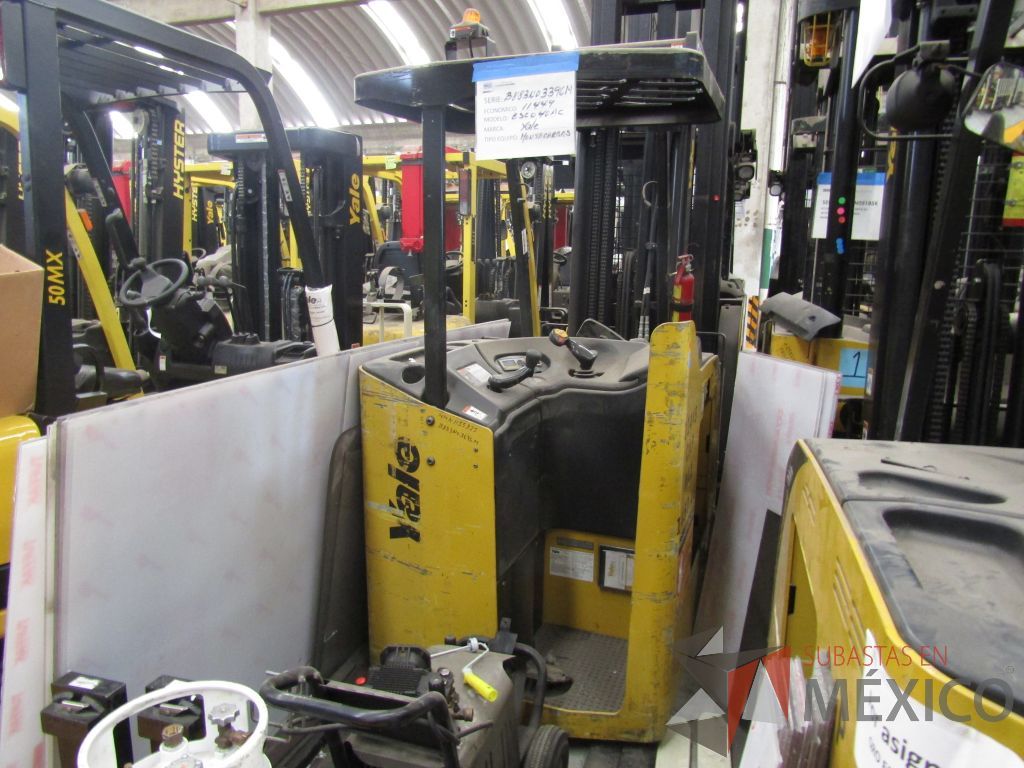 Lote 019 - Montacargas eléctrico YALE ESC040ACN36TQ099, Año: 2015
