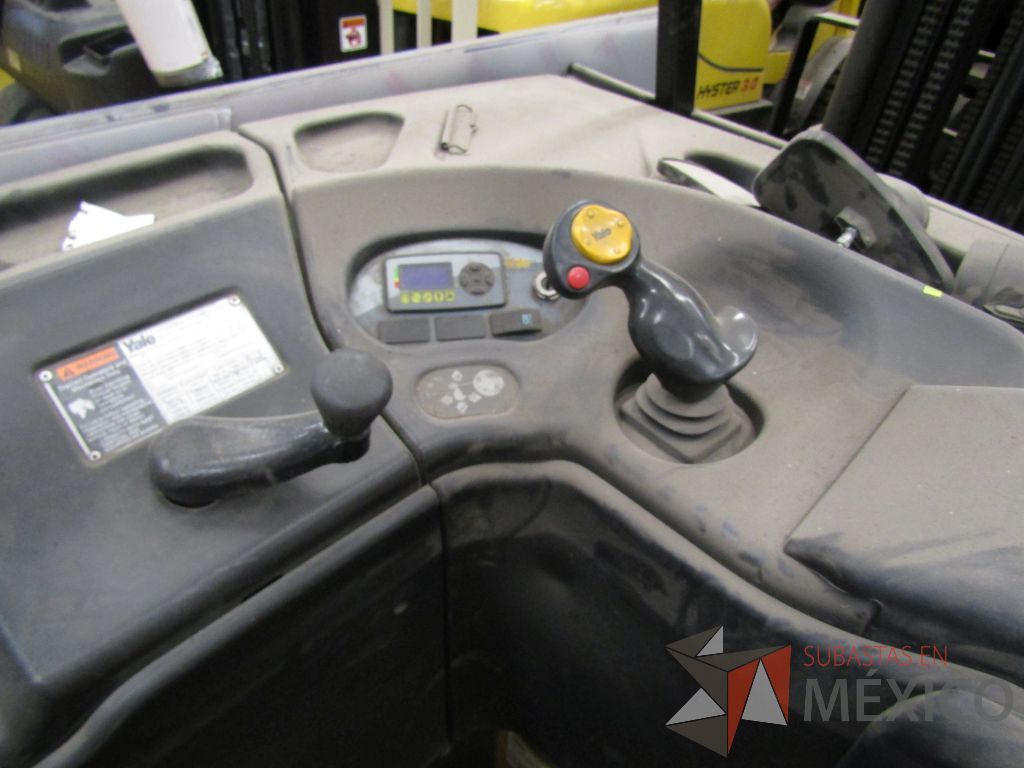 Lote 019 - Montacargas eléctrico YALE ESC040ACN36TQ099, Año: 2015 - Imagen 24