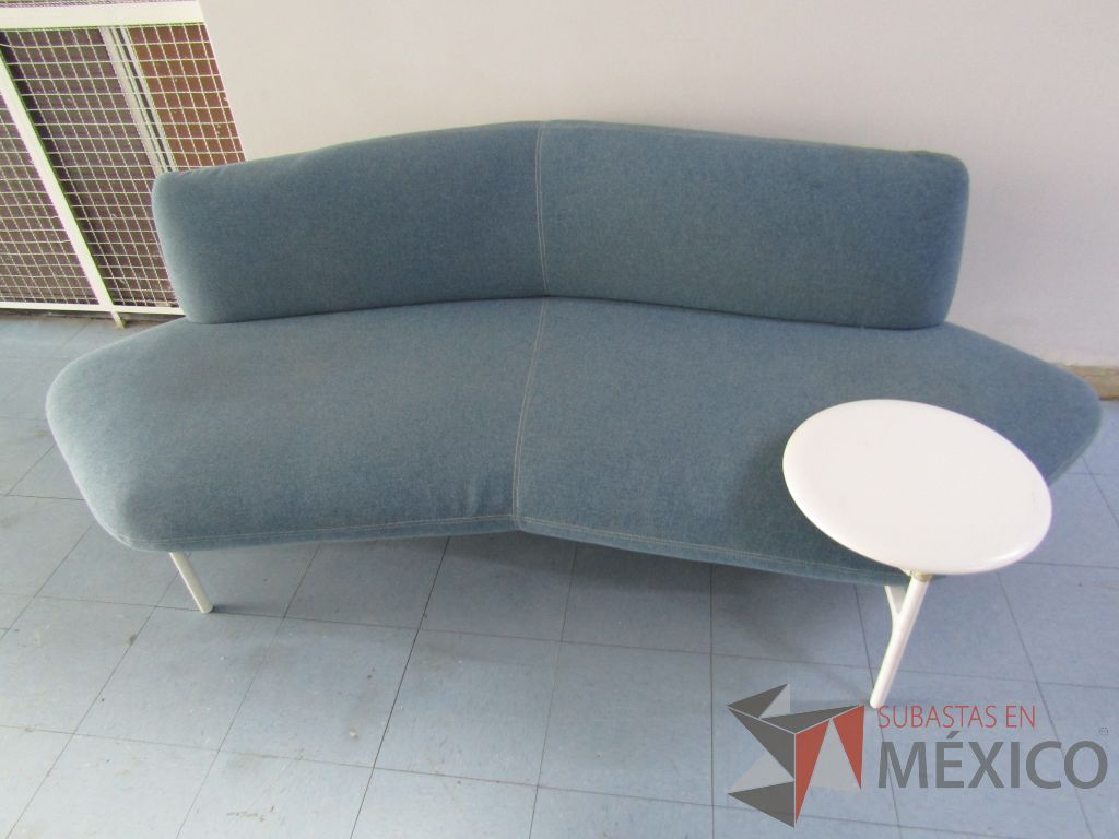 Lote 003 - 5 Piezas de naves de color azul y 2 Sillones de plazas color azul con paleta