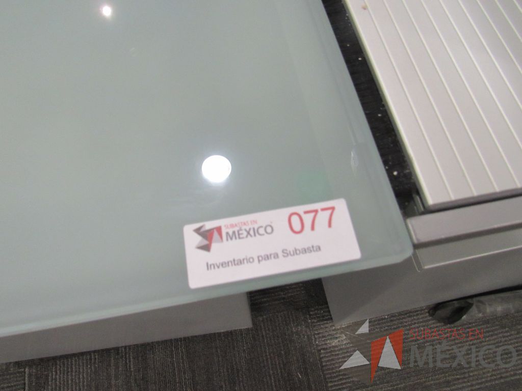Lote 011 - Estación de trabajo para 4 personas con mampara baja - Imagen 2