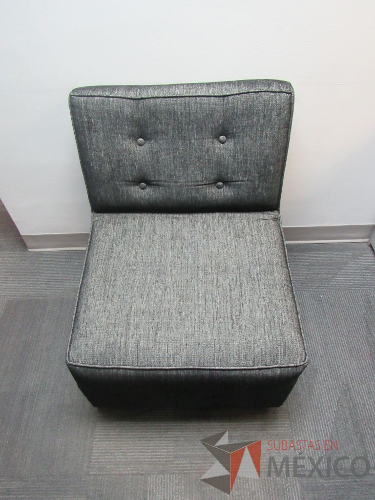 Lote 014 - Sillón de 1 plaza con asiento y respaldo en tela color gris - Imagen 5