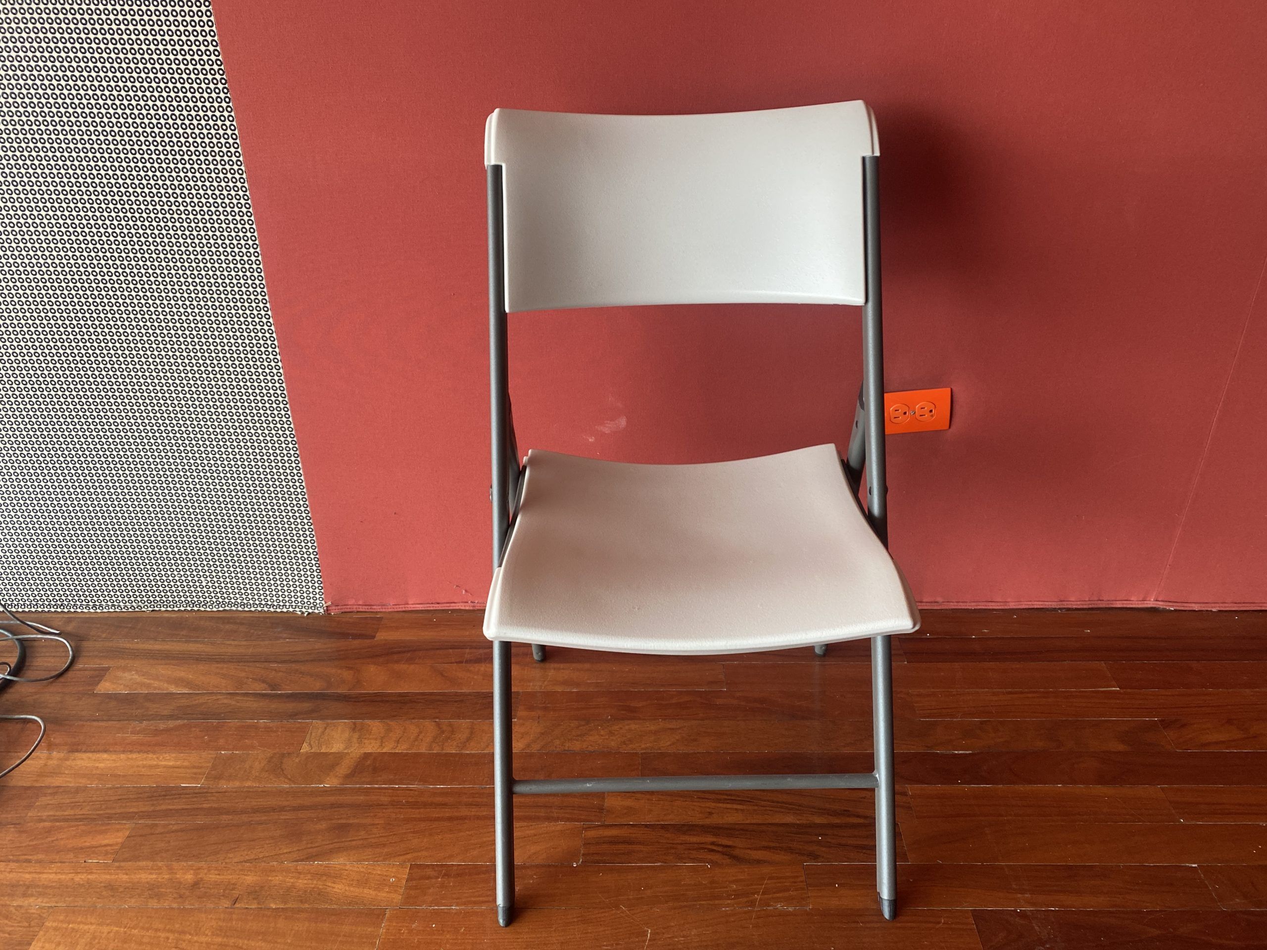 Lote 076 - 4 Sillas plegables con asiento y respaldo liso color blanco - Imagen 2