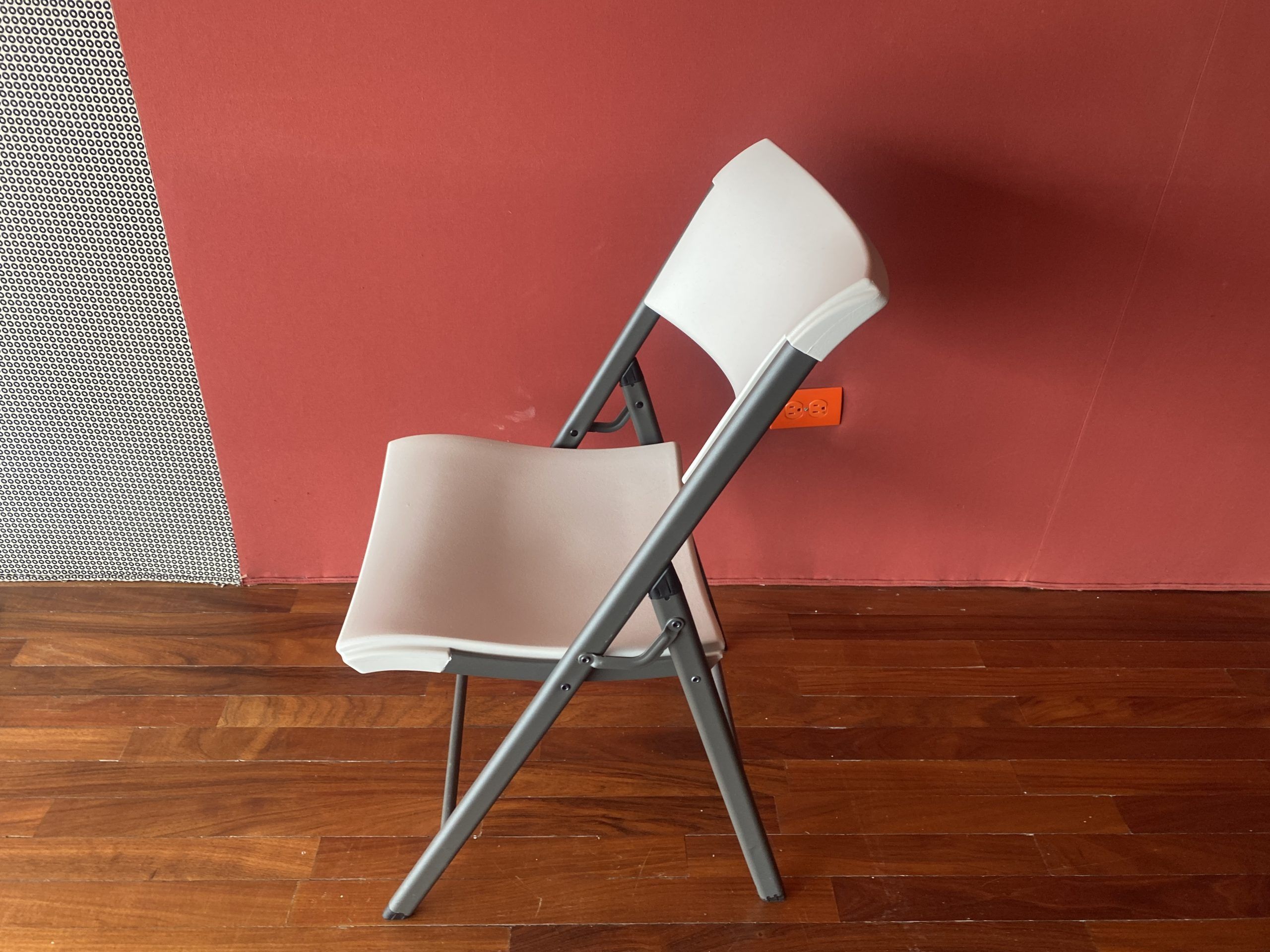 Lote 076 - 4 Sillas plegables con asiento y respaldo liso color blanco - Imagen 3