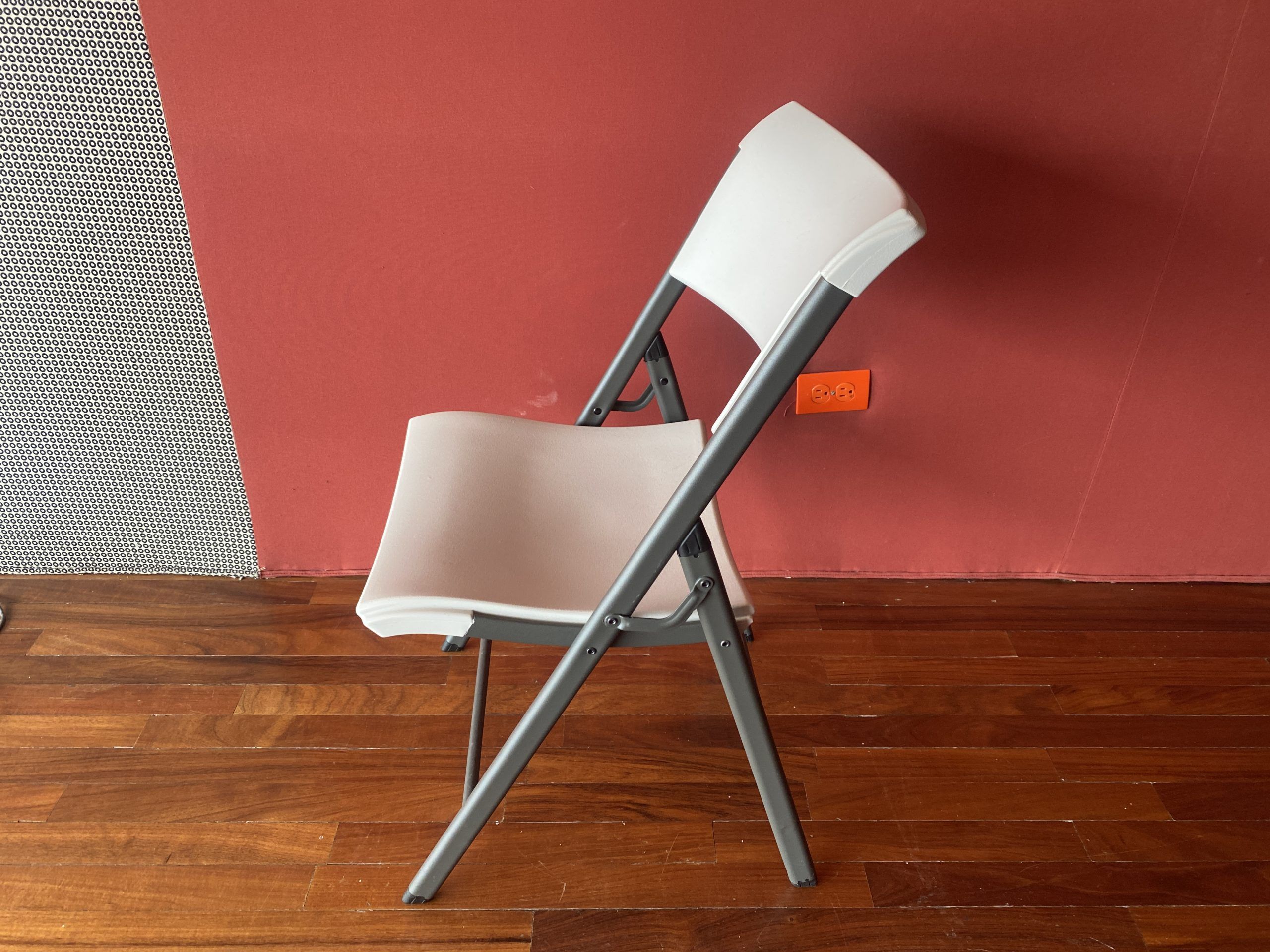 Lote 076 - 4 Sillas plegables con asiento y respaldo liso color blanco - Imagen 4
