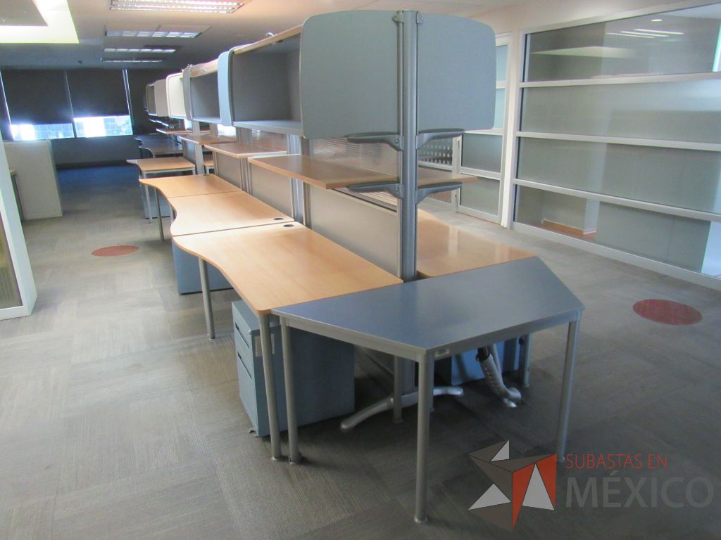 Lote 037 - Estación de trabajo para 6 personas con 6 gavetas, 6 repisas y 6 archivero - Imagen 4