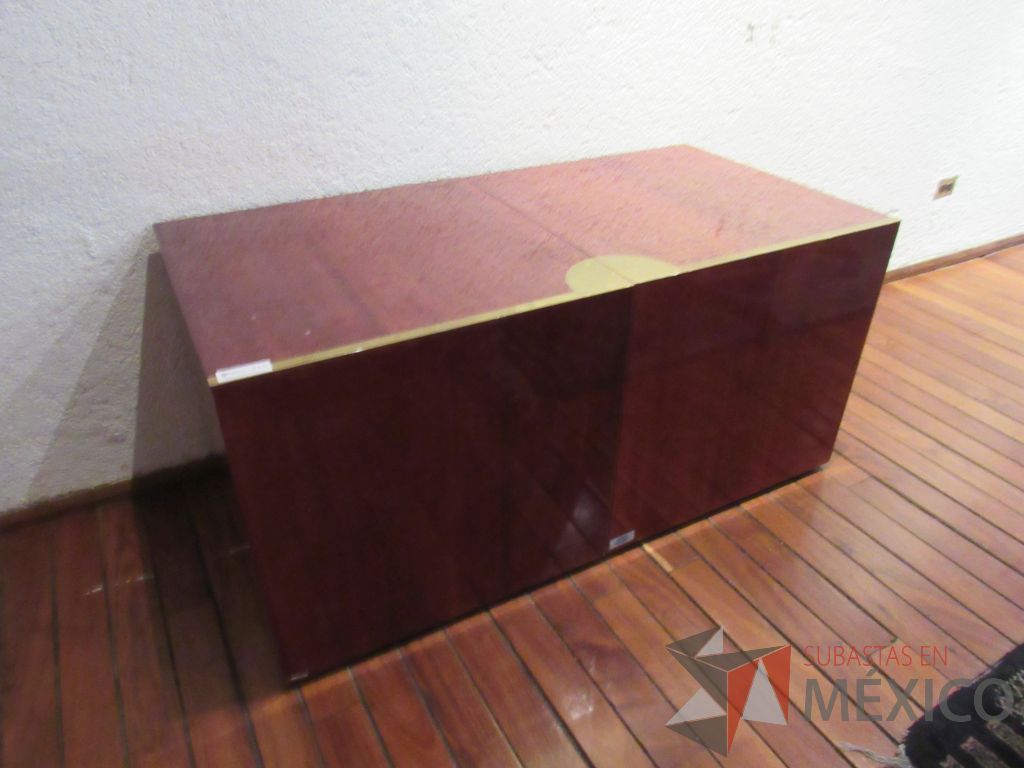 Lote 051 - 2 Revisteros en forma de cubo en madera color vino - Imagen 2