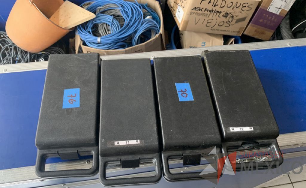 Lote 025 – 4 Micrófonos alambricos Behringer XM2000S con estuche individual de plástico y 4 cables Cánon genéricos de 1.80m - Imagen 2