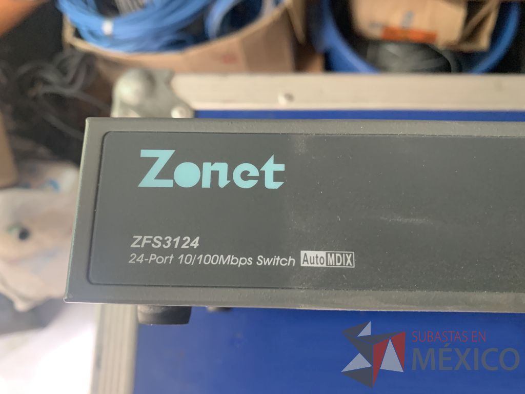 Lote 026 - Switch de red 4 de 24 salidas y 1 de 16 salidas varias marcas (Zonet,C-net,Trendnet,Baseline) - Imagen 10