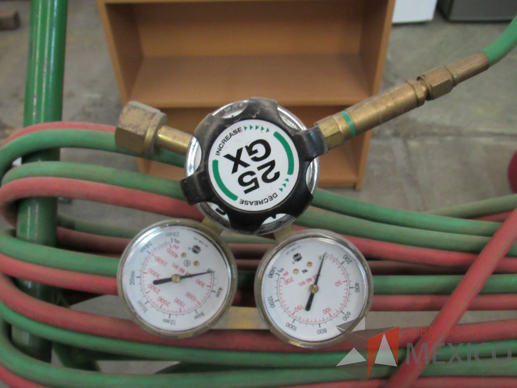 Lote 259 - 2 Equipos de corte, 4 porta electrodo, 120 polainas, 6 reguladores... - Imagen 3