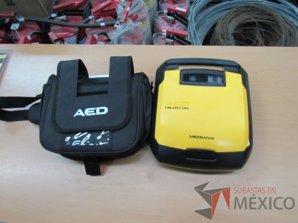Lote 248 - Aparato de electroshock, 2 Camillas de primero auxilios, 2 Kit de primero auxilios ... - Imagen 21