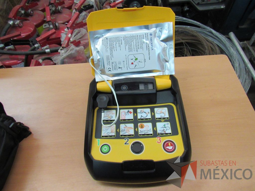 Lote 248 - Aparato de electroshock, 2 Camillas de primero auxilios, 2 Kit de primero auxilios ... - Imagen 23