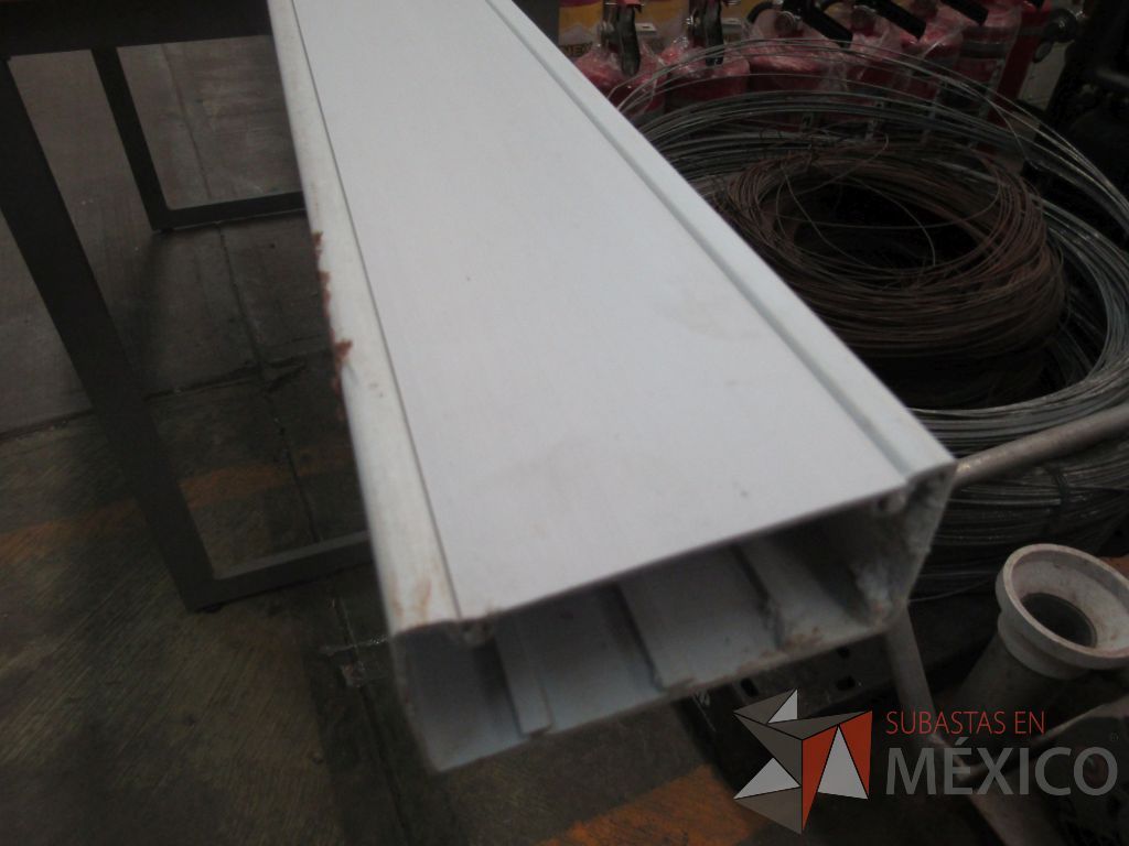 Lote 258 - 38 Mascarilla facial, 140 Conector Glandula, 50 Zapatas tipo burney, 84 Ducto de plastico ... - Imagen 45