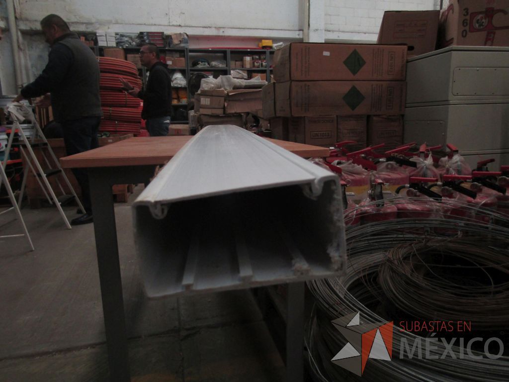 Lote 258 - 38 Mascarilla facial, 140 Conector Glandula, 50 Zapatas tipo burney, 84 Ducto de plastico ... - Imagen 46