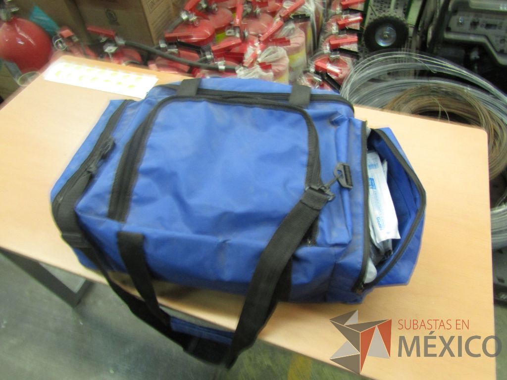 Lote 248 - Aparato de electroshock, 2 Camillas de primero auxilios, 2 Kit de primero auxilios ... - Imagen 16