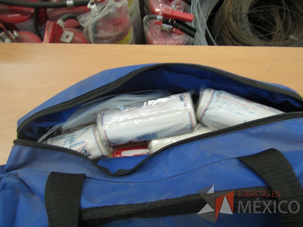 Lote 248 - Aparato de electroshock, 2 Camillas de primero auxilios, 2 Kit de primero auxilios ... - Imagen 18
