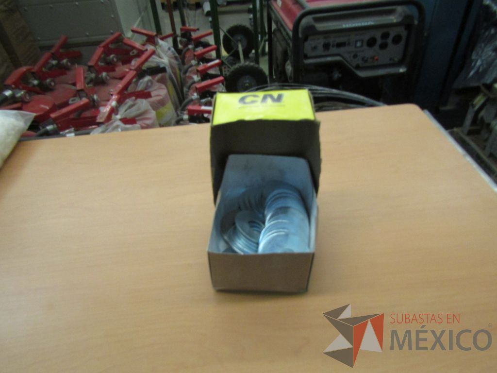 Lote 278 - 4 Abrazaderas sin fin 8", 104 Abrazadera sin fin 5", 5 Bastón de seguridad... - Imagen 63