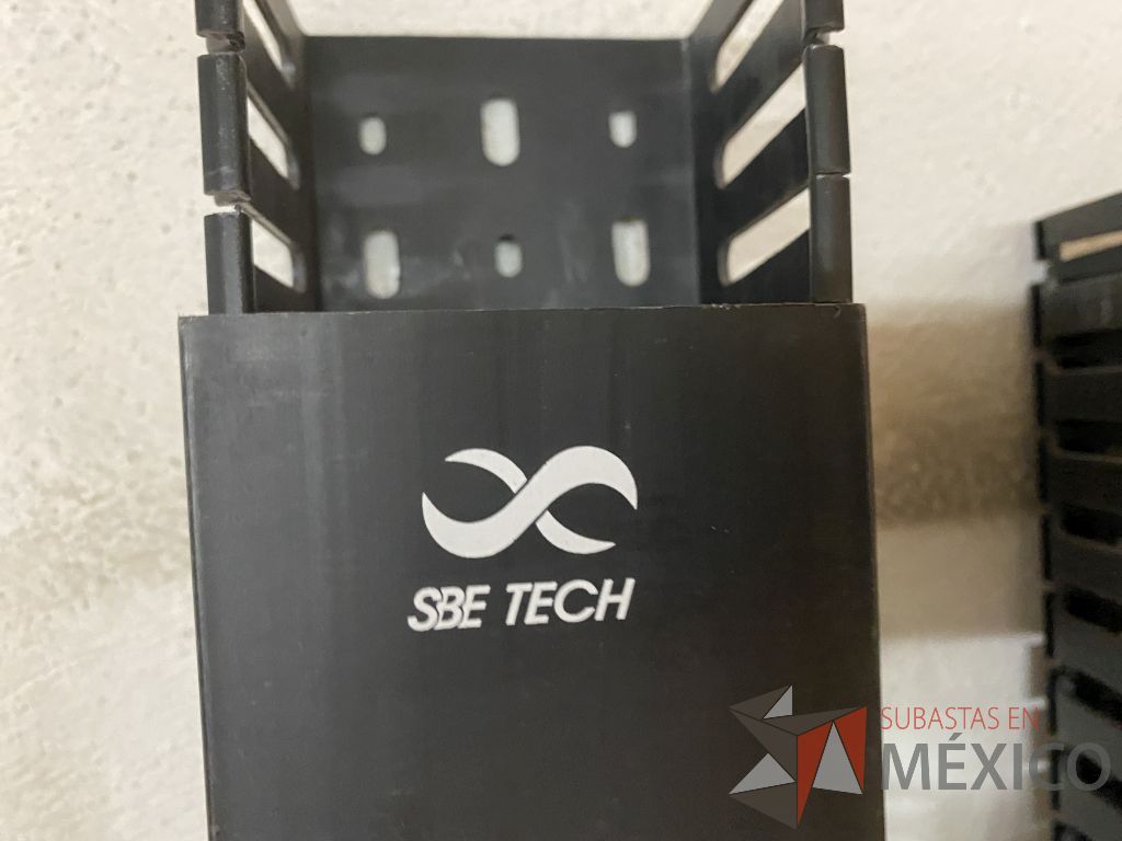 Lote 221 - 13 Organizadores Verticales para cables para montaje en herraje universal - Imagen 5