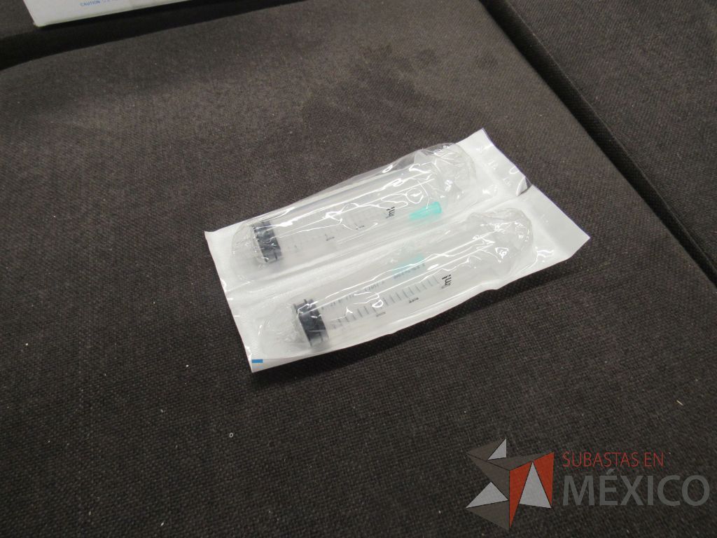 Lote 248 - Aparato de electroshock, 2 Camillas de primero auxilios, 2 Kit de primero auxilios ... - Imagen 41