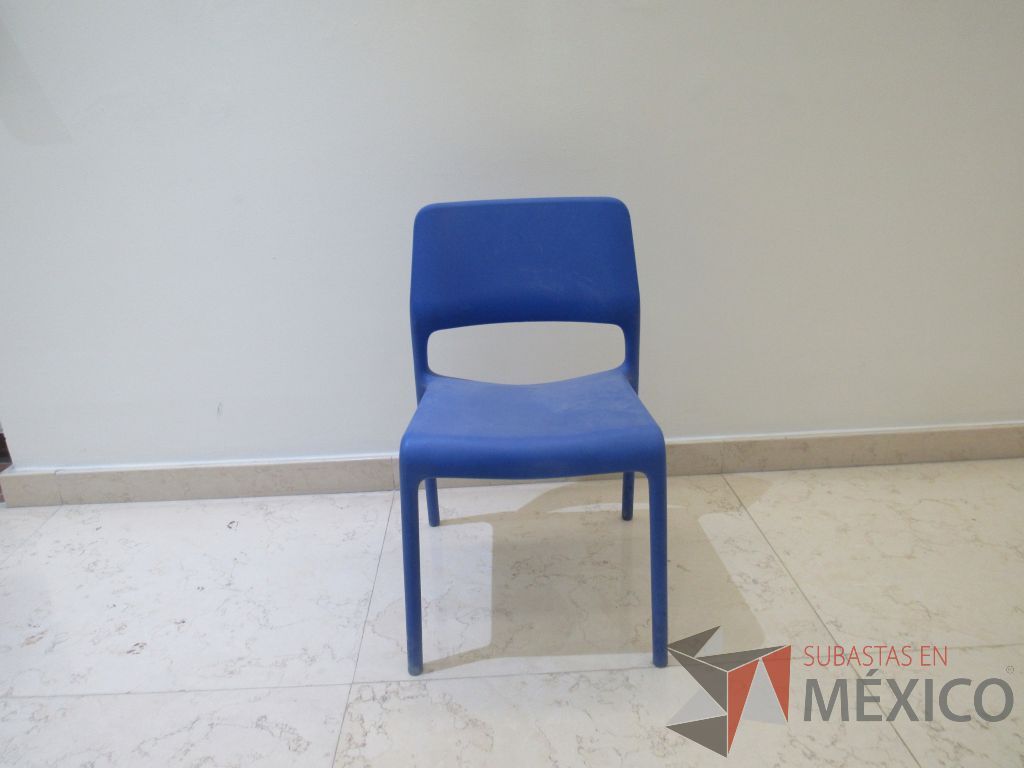 Lote 041 - 4 Sillas de visita con 4 patas, asiento y respaldo liso color azul - Imagen 3