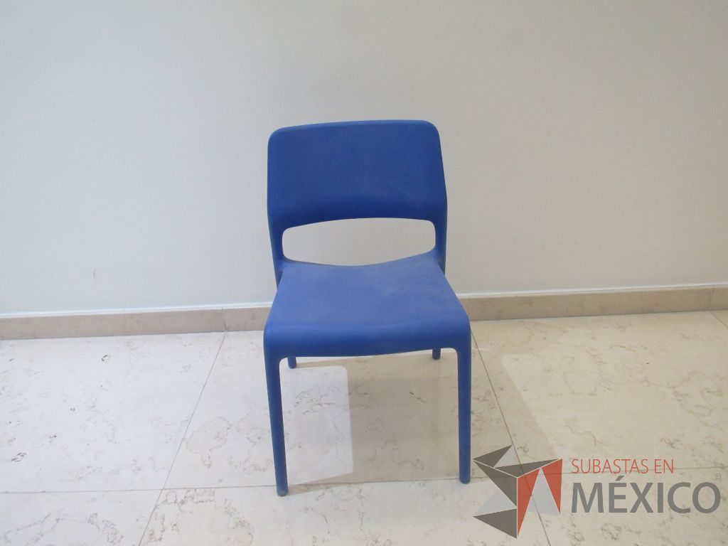 Lote 041 - 4 Sillas de visita con 4 patas, asiento y respaldo liso color azul