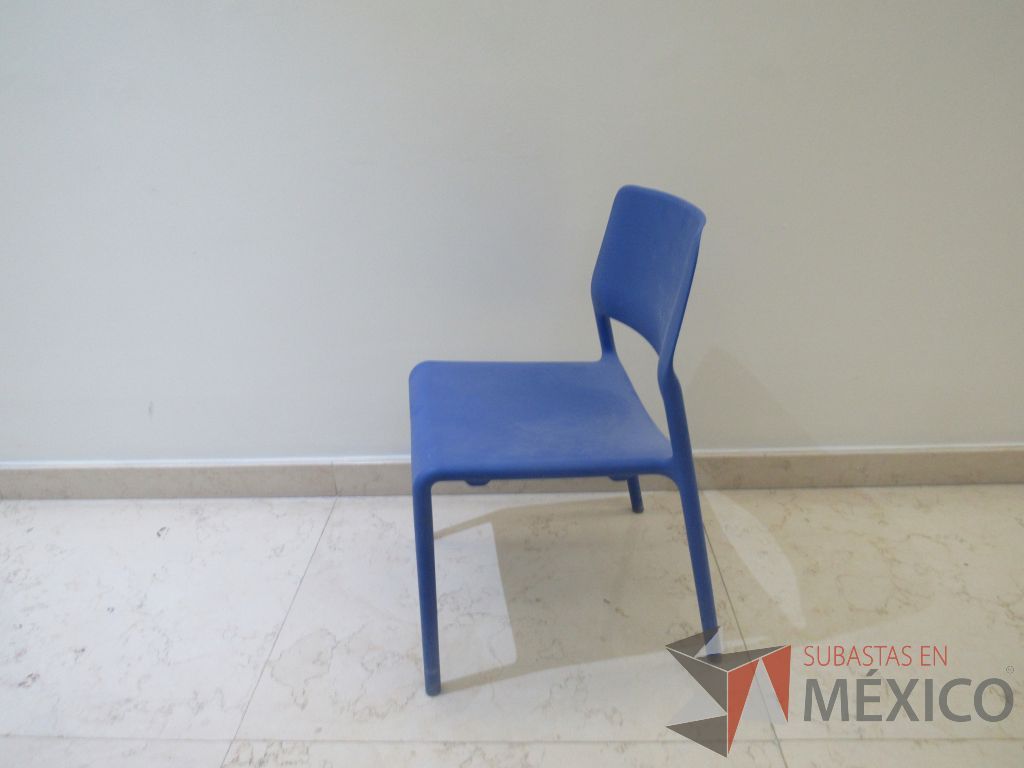 Lote 041 - 4 Sillas de visita con 4 patas, asiento y respaldo liso color azul - Imagen 5