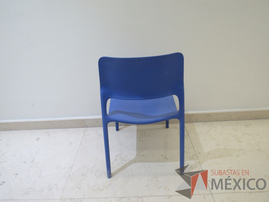 Lote 041 - 4 Sillas de visita con 4 patas, asiento y respaldo liso color azul - Imagen 6