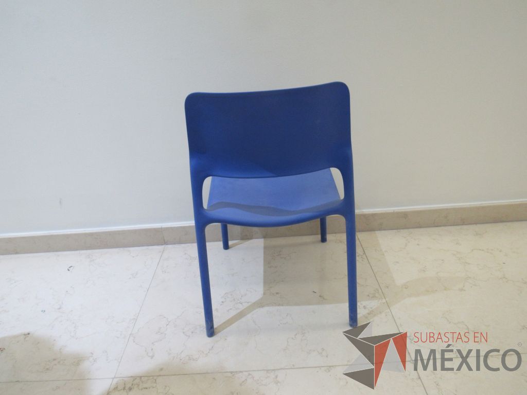 Lote 041 - 4 Sillas de visita con 4 patas, asiento y respaldo liso color azul - Imagen 7