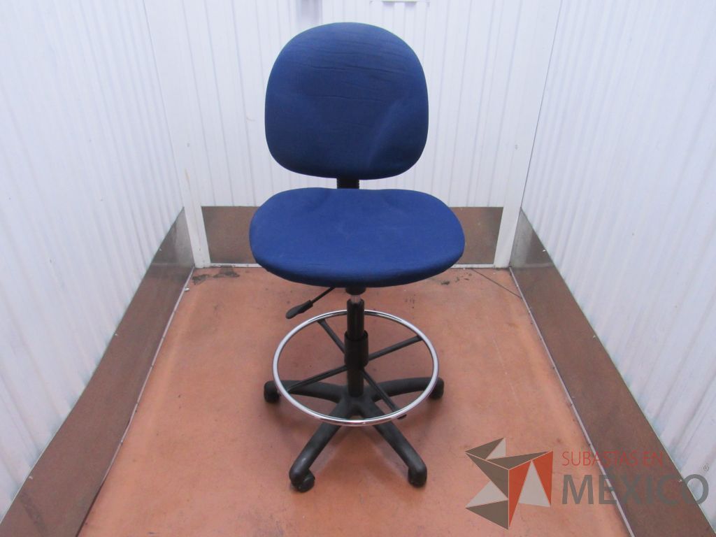 Lote 012 - Silla alta tipo cajero