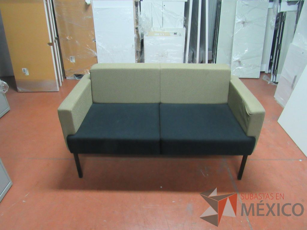 Lote 050 - Sillón de 2 plazas eb tela con asiento color azul y respaldo color café - Imagen 5