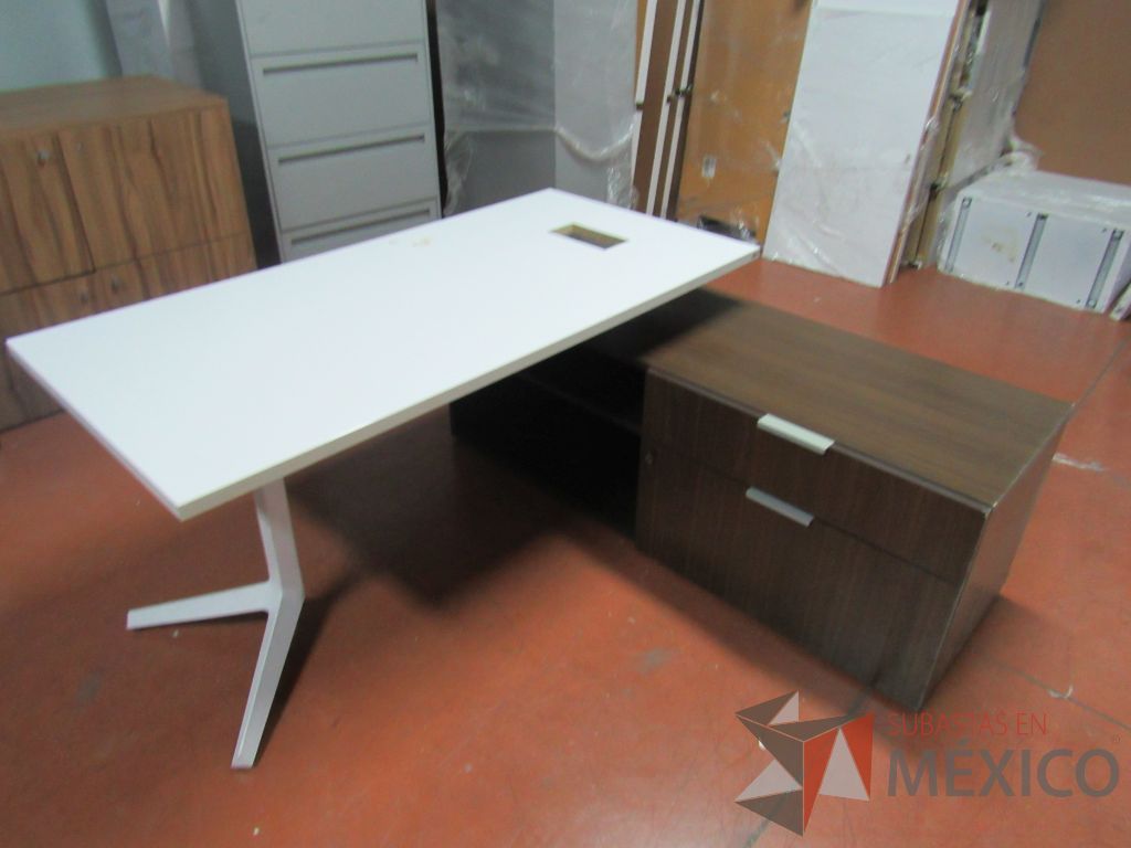 Lote 003 - Escritorio ejecutivo sobre credenza - Imagen 5