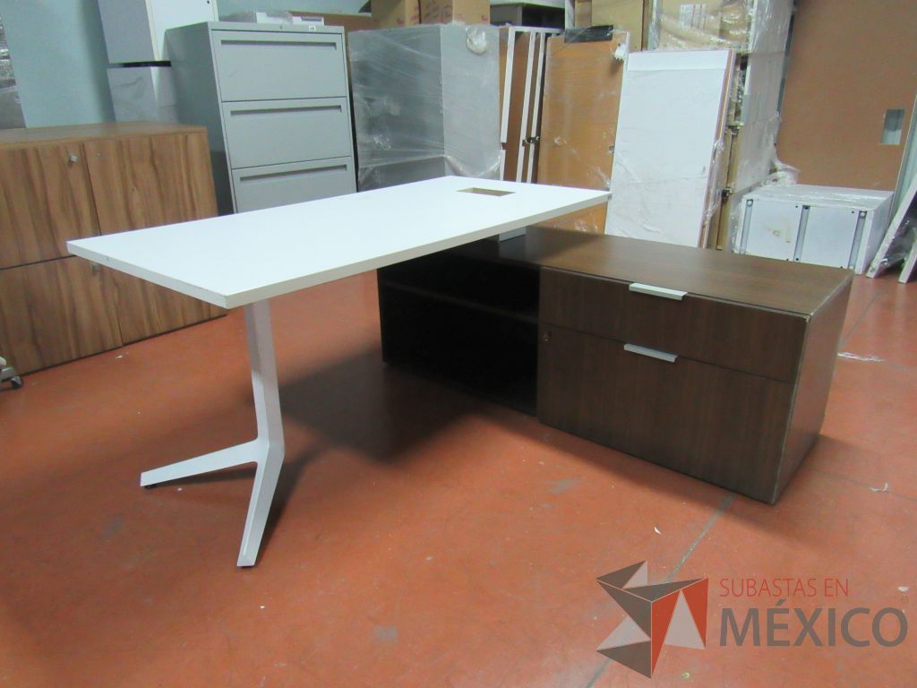 Lote 003 - Escritorio ejecutivo sobre credenza - Imagen 6
