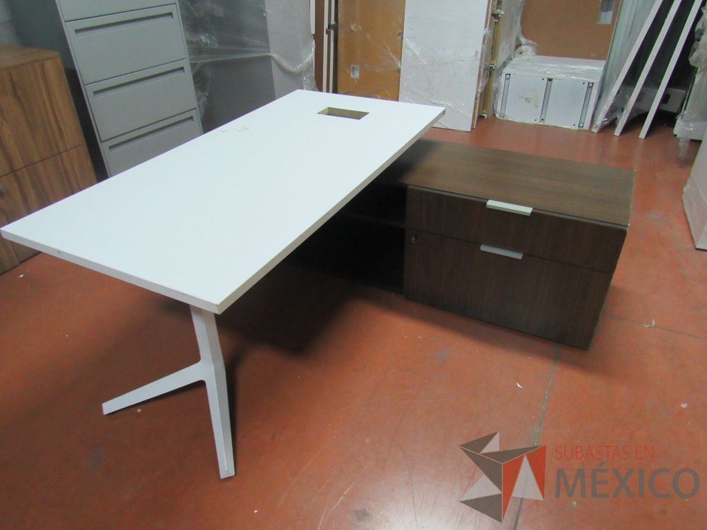 Lote 003 - Escritorio ejecutivo sobre credenza - Imagen 7