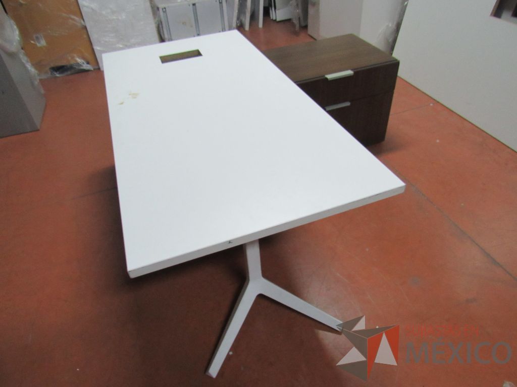 Lote 003 - Escritorio ejecutivo sobre credenza - Imagen 8