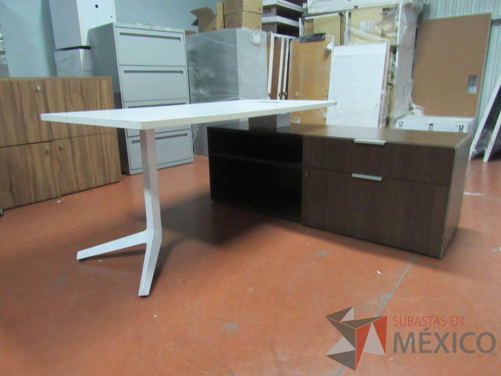 Lote 003 - Escritorio ejecutivo sobre credenza - Imagen 10
