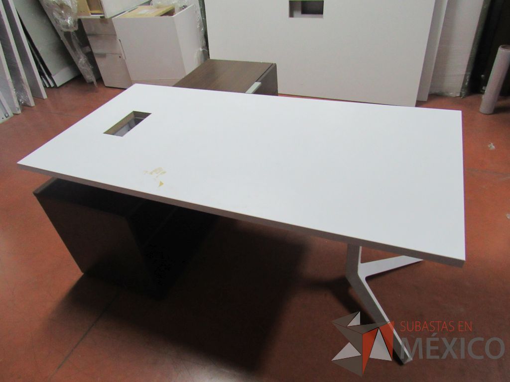 Lote 003 - Escritorio ejecutivo sobre credenza - Imagen 11