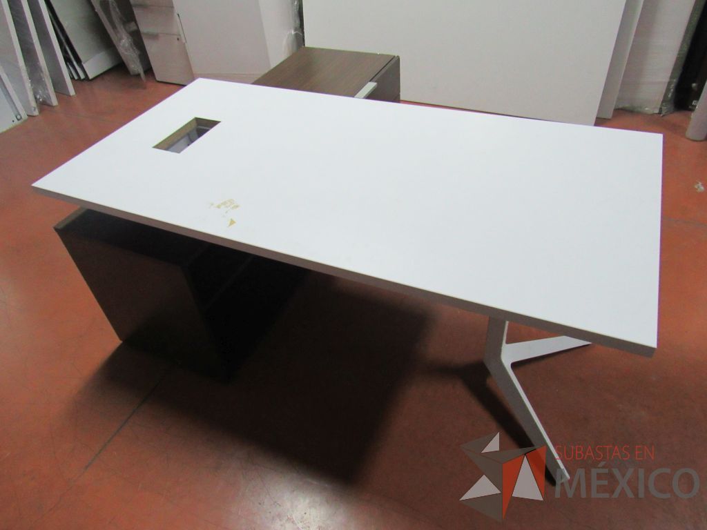 Lote 003 - Escritorio ejecutivo sobre credenza - Imagen 12