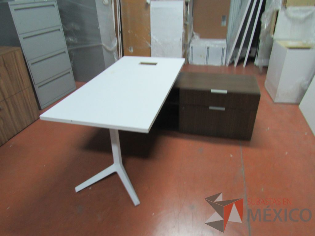 Lote 003 - Escritorio ejecutivo sobre credenza - Imagen 13